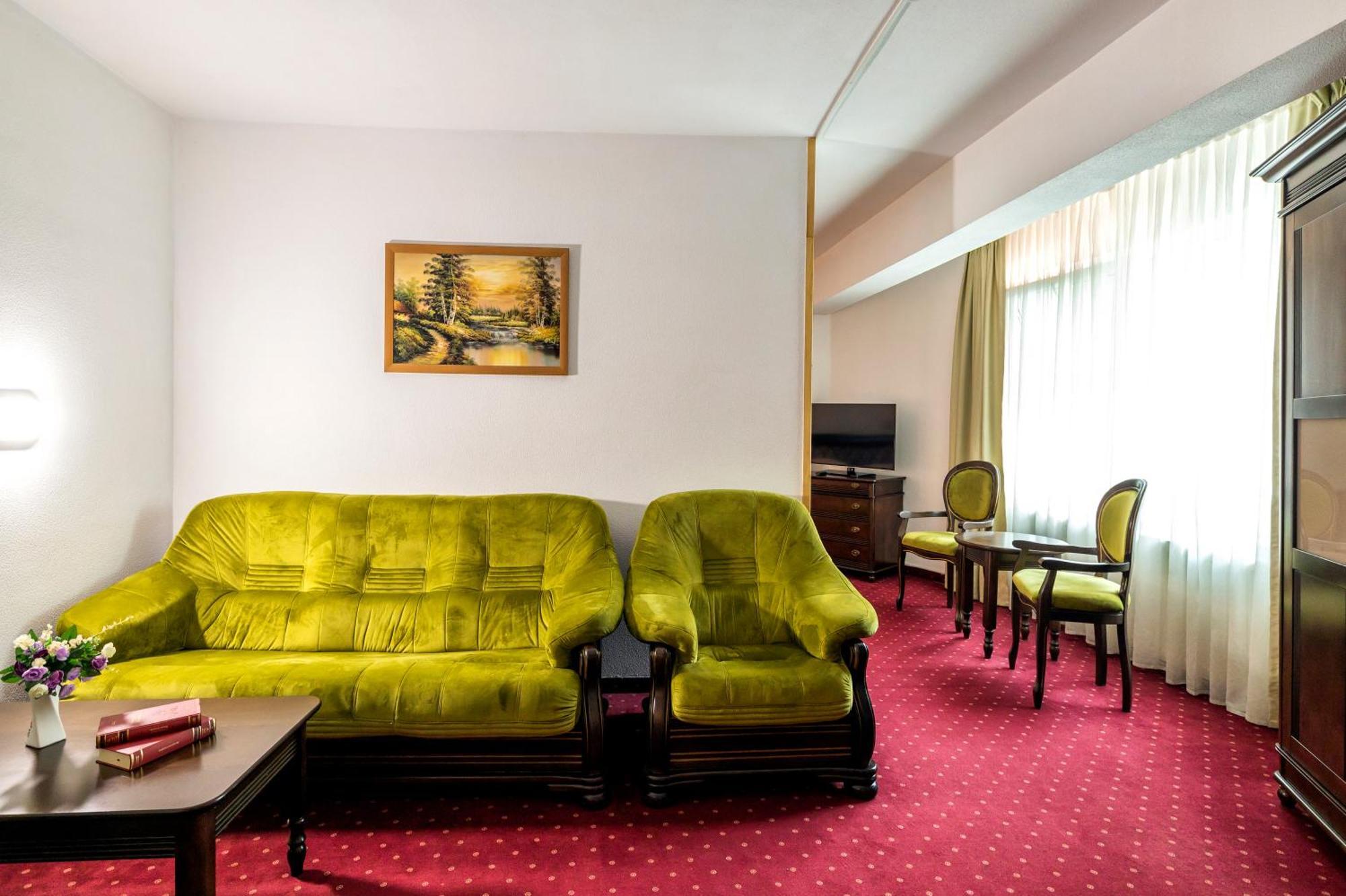 Hotel Cornul Vanatorului Pitesti Exterior photo